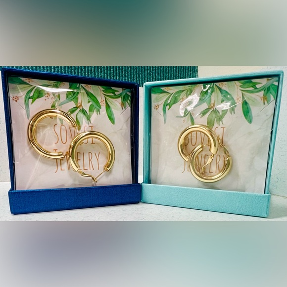 Jewelry - NWT Chunky 14K Gold Hoop Earrings - Lighter weight